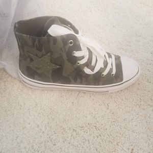 Camouflage high top sneakers
